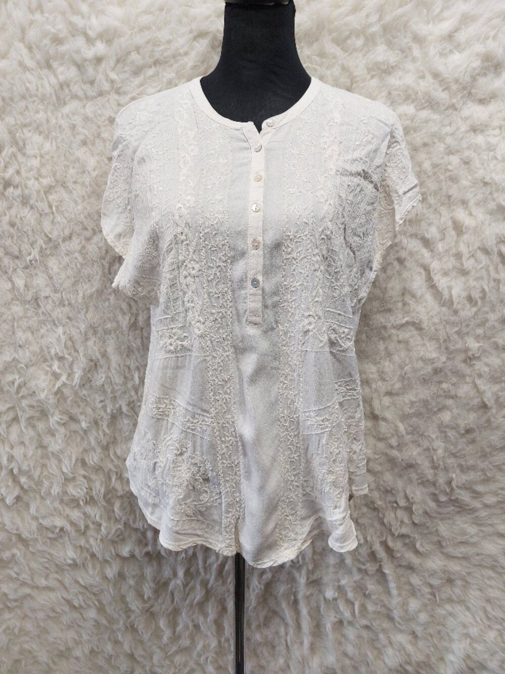 Lucky Brand Women's White Embroidered Short Sleeve Henley Neck Size L